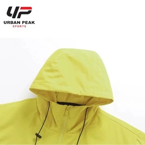 Chaqueta Cortavientos Resistente para Hombre con Costuras Reforzadas, Cierre Frontal Seguro y Características Prácticas para el Uso Diario - Product Image 4