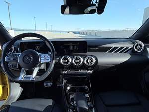 CLA35 2020, Motor Turbo de 4 Cilindros y 302 hp, Tracción en las Cuatro Ruedas, Paquete Aerodinámico AMG - Product Image 6