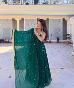 Robe VISHNU K DESIGNS, pantalon, dupatta, tissu en georgette fleuri, broderie en sequins et zari de 3 mm, sans manches, toutes saisons - Product Image 3