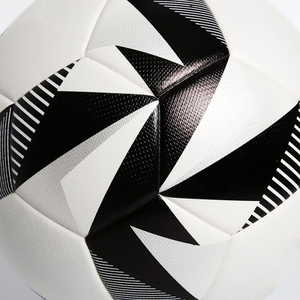 Ballon de football de sport en cuir PU de qualité supérieure, cousu à la main, pour équipe, avec logo personnalisé, en cuir PU pakistanais - Product Image 6