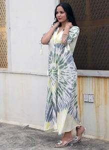 Robe d'été longue et légère tie-dye pour femmes, élégante et polyvalente, avec poches pour un mouvement sans effort et une robe confortable - Product Image 3