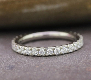 Bague de mariage 0.80TCW blanc rond taille Moissanite diamant anniversaire avec bague de fiançailles en or massif 18K avec bande assortie - Product Image 1