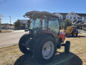 Massey Ferguson 1760ม. 40แรงม้าถึง99แรงม้ารถแทรกเตอร์ล้อ4WD - Product Image 6