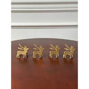 Anillo de Servilleta de Reno de Metal Contemporáneo que Ofrece un Aspecto Moderno y Limpio para Decoraciones de Mesa Navideñas Sofisticadas - Product Image 5