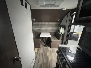 รถมือสองปี 2022 รุ่น R-i-v-e-r-s-i-d-e R-v I-n-t-r-e-p-i-d 1-6-5 สำหรับขาย - Product Image 6