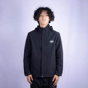 Chaqueta de verano de carcasa dura, resistente al agua, a prueba de viento, con cierre de cremallera, soporte de nailon/poliéster, diseño de estampado de invierno - Product Image 1