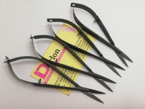 Ciseaux de maquillage en acier inoxydable noir mat avec la dernière étiquette personnalisée Meilleurs ciseaux à sourcils/cils droits Ciseaux à ressort plasma pointus - Product Image 3