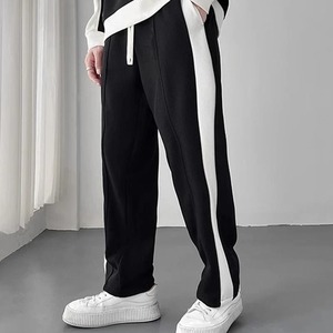 Combinaison de sport unisexe à logo personnalisé Ensemble de sweat à capuche et de pantalon de survêtement en tissu respirant caractéristiques imprimées à la mode pour hommes - Product Image 6