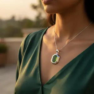 จี้ห้อยคอประดับเพชรเคลือบโรเดียม ประดับพลอยสีเขียว สำหรับผู้หญิง สวมใส่ได้ทุกวัน เหมาะเป็นของขวัญ - Product Image 2