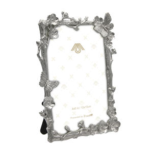 Cadre photo rectangulaire haut de gamme en alliage de zinc argenté, motif papillon et floral ajouré, 4"x6" pour la décoration intérieure ou les cadeaux - Product Image 3