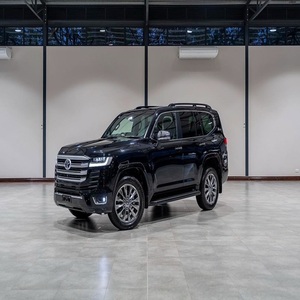 SUV diesel 8 places le plus vendu en 2022, R19, conduite à droite, intérieur cuir foncé - Product Image 1
