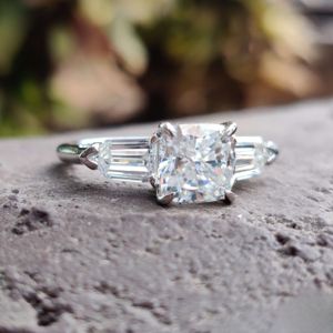 Hermoso cojín de tres piedras corte Moissanite moda boda compromiso fiesta 925 anillo de plata esterlina para mujer - Product Image 2