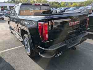 Valor Excepcional 2024 1500 Denali SUV de Doble Cabina con Tracción en las Cuatro Ruedas, Diésel, Automático, Asientos de Cuero, Techo Panorámico, Visión Trasera de 360° - Product Image 3