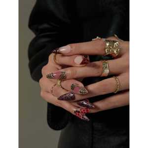 Accesorio de Uñas de Terciopelo con Diseño Cruzado - Product Image 2