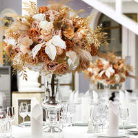 Centre de table floral artificiel tons automnaux avec herbe de la pampa et roses pour banquets de mariage, boule florale pour organisateurs d'événements, vente en gros
