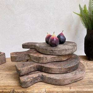 Tabla de cortar de madera de diseño mínimo que se adapta a la decoración de la cocina escandinava mientras funciona como una tabla de queso de acero inoxidable - Product Image 1