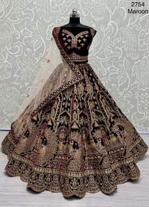 ชุดเดรสผ้ากำมะหยี่คุณภาพจากนักออกแบบของอินเดียชุดเดรสผ้ากำมะหยี่พร้อมด้ายปักเลื่อม - Product Image 3