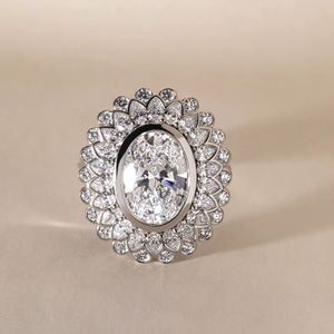 Bague de cocktail Moissanite coupe ovale 7x9mm | Double Halo Floral Statement Design | OEM de bijoux fins de mariage en or argent - Product Image 1