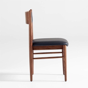 Chaise de salle à manger en teck du milieu du siècle, chaise en cuir noir pour la maison, le café et l'hôtellerie - Product Image 5