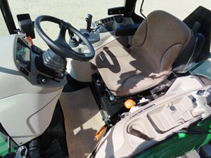 Fournisseur vérifié de tracteurs compacts John Dee 4052R et chargeurs auto-nivelants avec grappin, prêts à la vente - Product Image 2