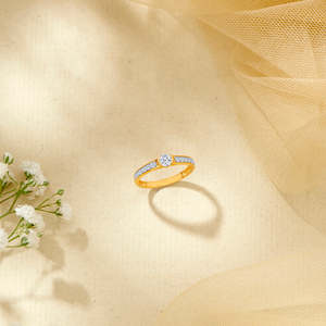 Anillo de Compromiso de Oro Blanco de 14k con Zirconia Marquise para Mujer - Product Image 1