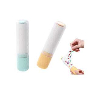 Rodillo adhesivo para pelusas de mascotas, ropa adhesiva compacta con diseño de lágrima oblicua, removedor de rollo de pelo para camas y sofás - Product Image 1