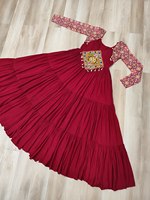 Magnifique robe longue en soie élégante pour femmes, de style indien, pour le Navratri, avec des travaux de miroir et une bordure en dentelle, style indien, robe de soirée.