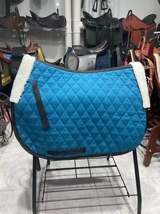 Usine OEM de haute qualité tissu satiné équestre matelassé anglais équitation dressage cheval tapis de selle avec logo - Product Image 4