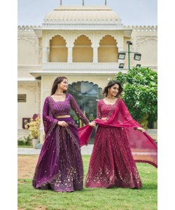 Lehengacholi เจ้าสาวแบบหนาสีแดงสำหรับผู้หญิงที่มีงานปักเลื่อมและหรูหรา - Product Image 1