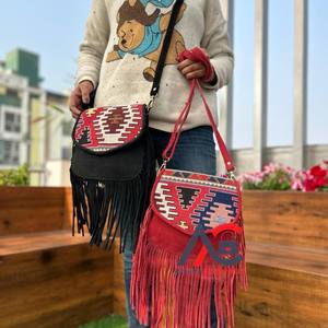 Nouveau best-seller Sac à bandoulière Jacquard fait main en cuir suédé à franges Sac bandoulière design vintage multi-usages Produit en vrac bon marché - Product Image 1