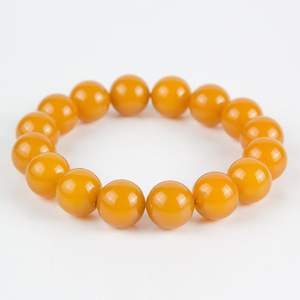 กำไลข้อมือเรซิ่นยืดหยุ่นสีเหลืองผสม ขายดี ดีไซน์หรูหราและหลากหลาย พร้อมไข่มุกสไตล์คลาสสิก - Product Image 5