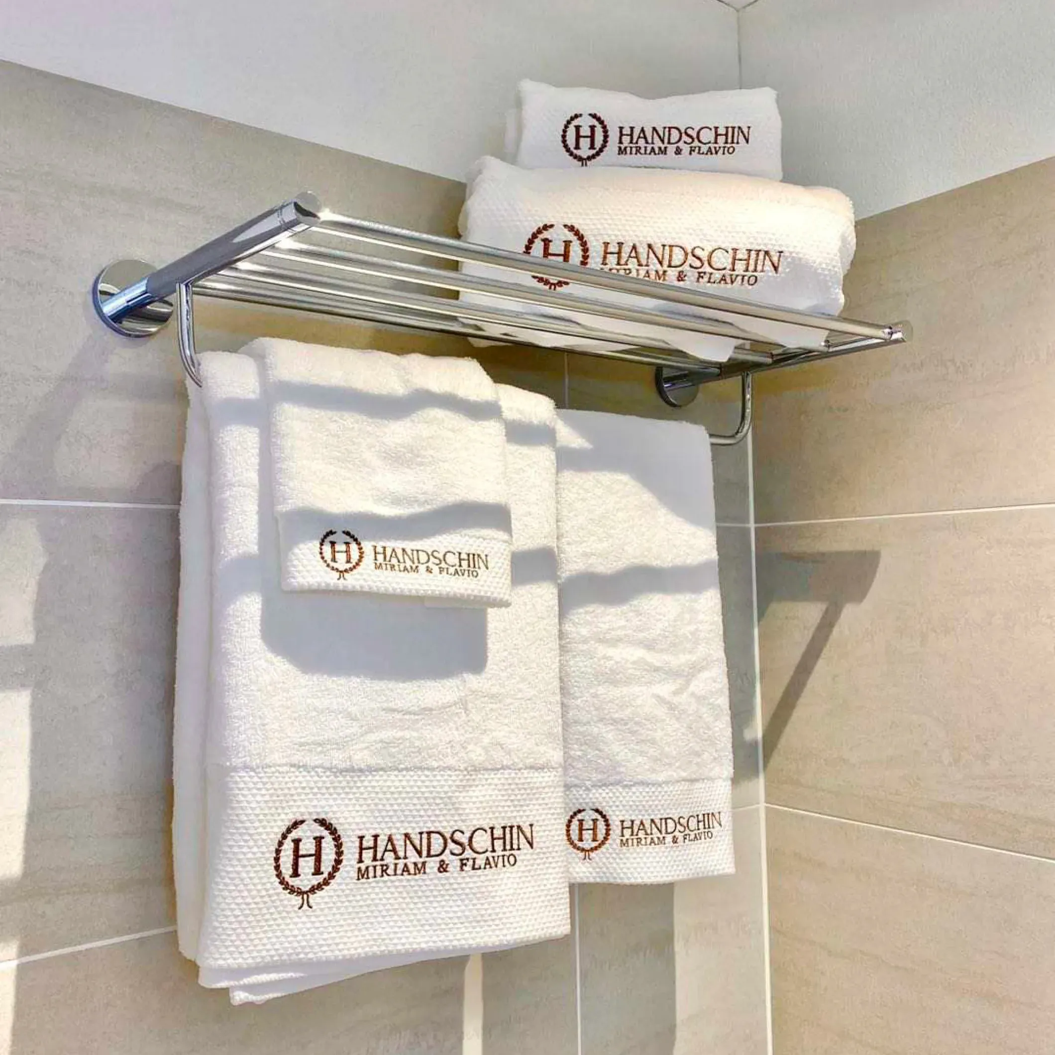 Custom embroidered bath towel 100% cotton 500-650 GSM luxury cotton grey color hand bath towel with logo custom for hotel spa