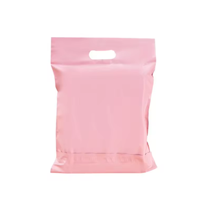 Sacs d'expédition en polyéthylène auto-adhésifs écologiques imprimés sur mesure pour vêtements et e-commerce - Product Image 1