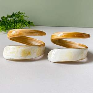 Bracelets et bracelets en véritable corne de buffle naturelle, disponibles dans un assortiment de tailles. - Product Image 5