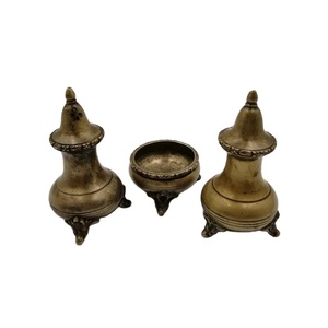 Pot à épices en laiton de style vintage en métal salière et poivrière maison cuisine hôtel table de service utiliser une poivrière à épices - Product Image 1