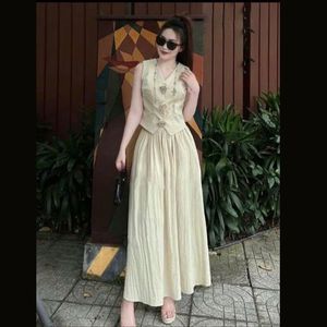 Conjunto elegante de chaqueta de manga corta y falda larga de la mejor elección: mezcla perfecta de estilo moderno y sofisticación para la Oficina - Product Image 2
