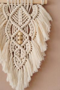 Tapiz de Macramé Decorativo con Hojas y Detalles de Cuentas para una Decoración Acogedora y un Estilo de Pared Contemporáneo de la India - Product Image 2