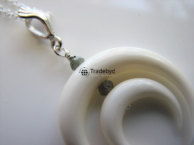 Available in different colore