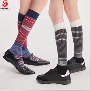 Chaussettes longues pour femmes très vendues, design élégant, coton doux, impression numérique, séchage rapide, couleurs et logo personnalisés, usage quotidien en automne - Product Image 5