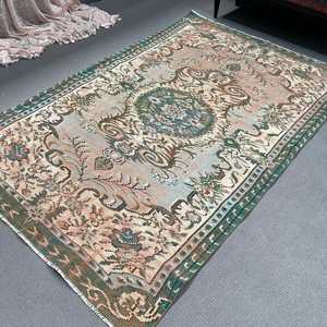 Alfombra Vintage de 4.8x7.4 pies, Alfombra Turca de Lana con Diseño Floral Verde y Rojo - Product Image 5