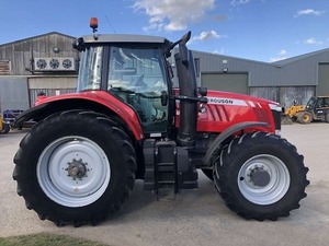 รถแทรกเตอร์มือสอง Massey Ferguson 7724VT ขับเคลื่อน 4 ล้อ กำลังสูง 220 แรงม้า ออกแบบมาเพื่อการเกษตรประสิทธิภาพสูงและงานภาคสนามหนัก - Product Image 4