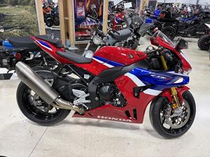 ขายประมูลรถมอเตอร์ไซค์ใหม่ CBR1000RR-R Fireblades SP ปี 2026 ความเร็วสูงสุดมากกว่า 80 กม./ชม. กำลังไฟ 1001-2000 วัตต์ พร้อมเงินดาวน์ - Product Image 3