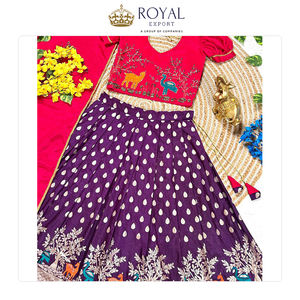 Meilleure qualité dernière collection de vêtements indiens pour enfants de créateur soie lourde et soie de chinnon Lehenga Choli pour mariage - Product Image 4