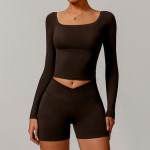 Ensemble de sport 2 pièces pour femme, personnalisé, vente en gros, sexy, sans couture, écologique, avec short et soutien-gorge, dos froncé en V, extensible et compressif - Product Image 2