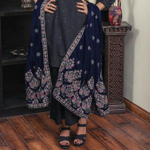 Fábrica al por mayor señoras chales para la venta mejor proveedor de fábrica diseño personalizado ropa de invierno chal de terciopelo - Product Image 6