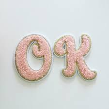 เสื้อผ้าปักแพทช์เหล็กแบบกําหนดเองหลายแบบบนโลโก้แววตัวอักษร Chenille - Product Image 3