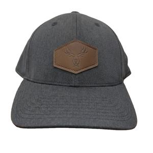 Gorra de Alta Gama con Diseño de Parche de Cuero Hexagonal OEM/ODM, con Cinta Interior de Marca, Fabricante Profesional de Artículos para la Cabeza - Product Image 1
