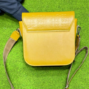 Sac à main à bandoulière en cuir véritable pliable durable pour femmes Modèle de sac à bandoulière à la mode à fermeture éclair multicouche-1922 Mustard Sigma - Product Image 6
