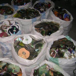 Chatarra metálica de CD/DVD de PC, chatarra metálica de discos compactos de policarbonato, residuos de discos laminados enteros o rotos, en venta - Product Image 4
