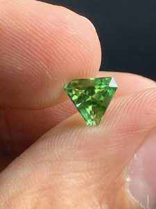 Origine brésilienne Tourmaline verte naturelle à facettes pierres précieuses en vrac billion Triangle forme pour bijoux fins approvisionnement en gros - Product Image 2